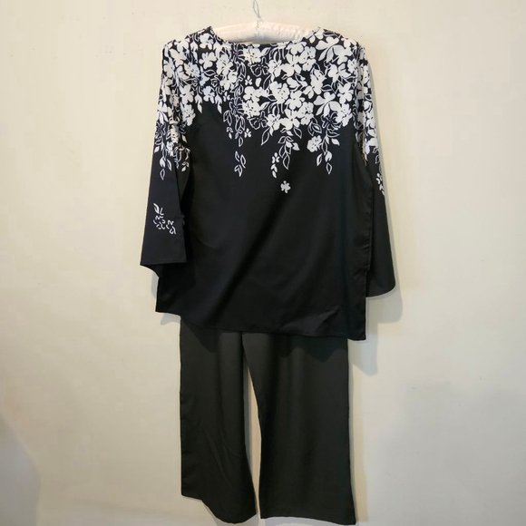Women's Made With Love NWT Black & White Floral Top & Pants Set M - Picture 5 of 6